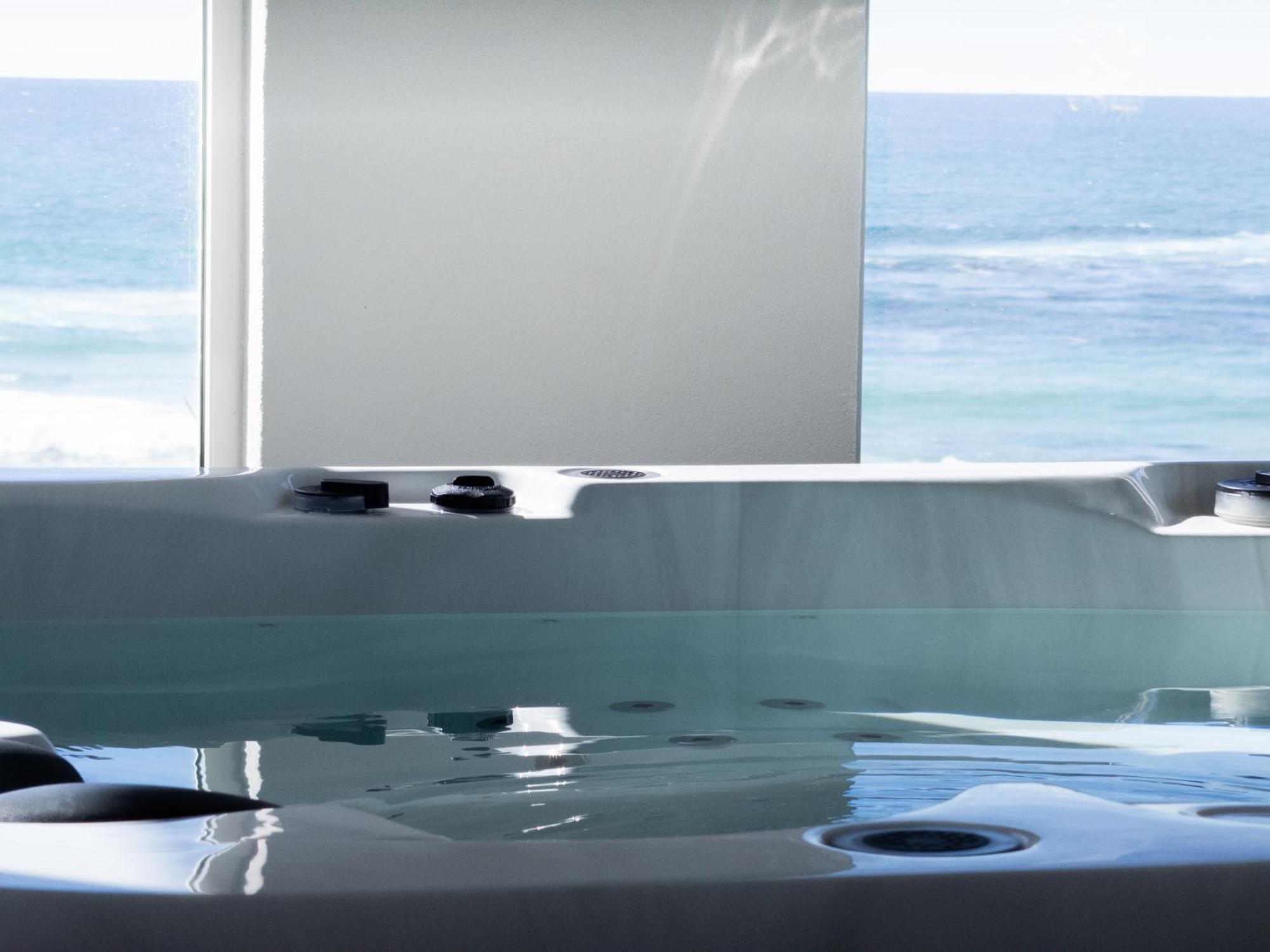 Saltwater - Absolute Oceanfront, Fire Pits, Some Villas With Hot Tubs And Sauna Falmouth Exterior foto