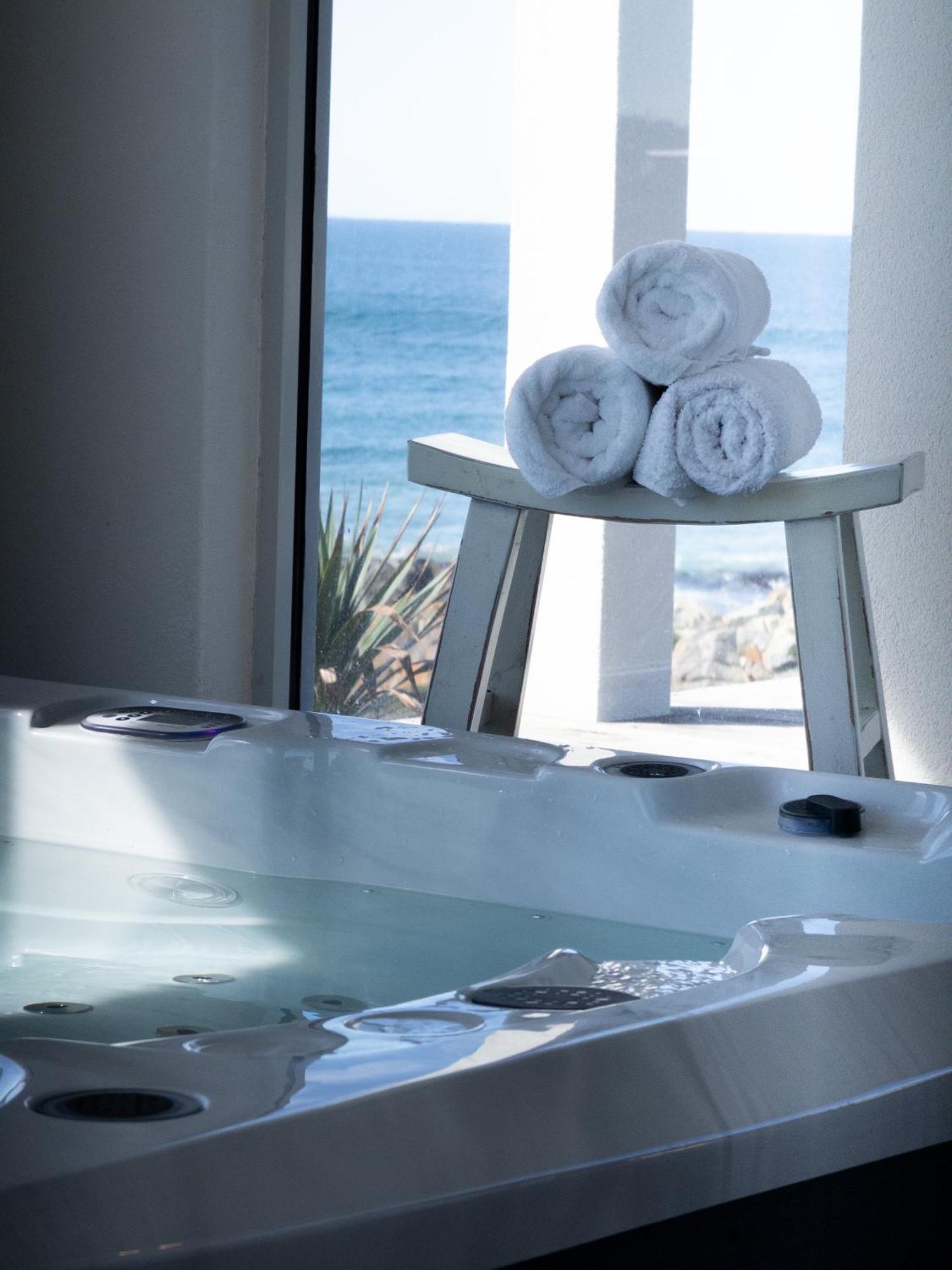Saltwater - Absolute Oceanfront, Fire Pits, Some Villas With Hot Tubs And Sauna Falmouth Exterior foto